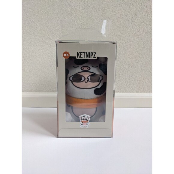 Ketnipz #5 LoFi Girl Cow Plush "Bean" with Original Display Box Limited Edition - Picture 8 of 14